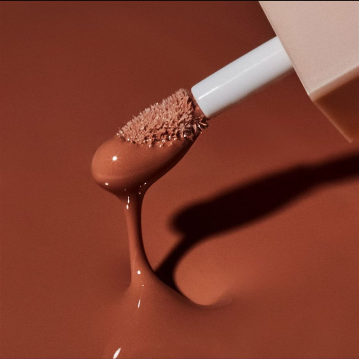 Honey Nude Lip Kit shade and applicator detail